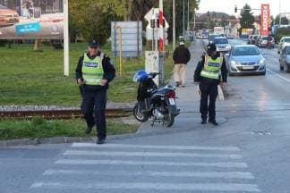 U prometnoj kod starog autobusnog kolodvora u Požegi ozlijeđen vozač motocikla