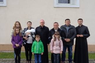 Biskup u Kuzmici krstio peto dijete u obitelji Semmelroth