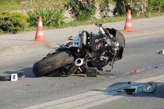 U teškoj prometnoj nesreći kod Jaruga mrtvo stradao motociklist