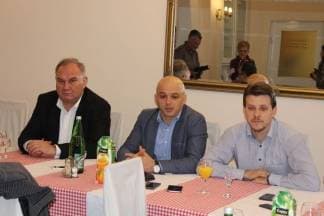 Novinari na doručku s gradonačelnikom Darkom Puljašićem i njegovim zamjenicima