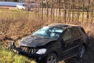 U Komorici prometna nesreća između teretnog i osobnog vozila, više osoba ozlijeđeno