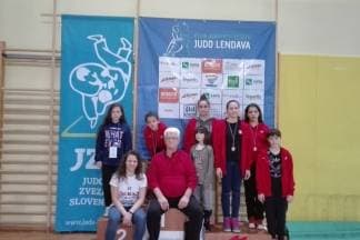 Ženska ekipa ¨Judokan¨-a na natjecanju u Lendavi
