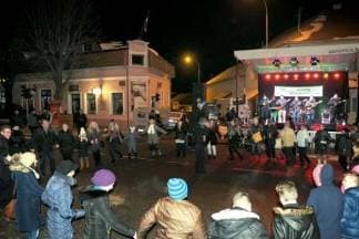 Pijani 56-godišnjak bacao predmete na izvođače na pozornici u Kutjevu