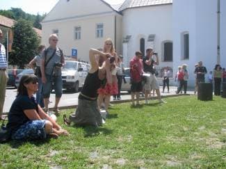 "Požega - jedino mjesto gdje crkva stoji tik uz banku"