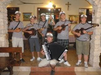 Mladi požeški tamburaši odradili mini turneju na moru