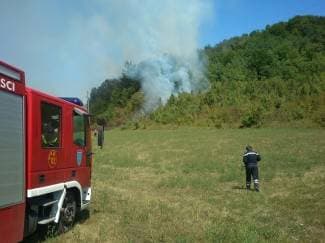 Kao da nema zabrane: Jučer tri požara na otvorenom