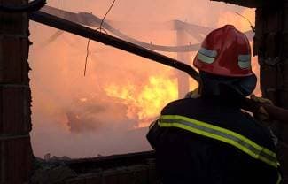 Požar na pilani na Vinkomiru: Izgorio traktor i dio krovišta