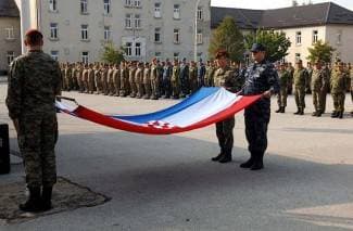 Svečano postrojavanje u Vojarni 123. brigade (foto)