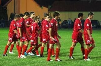 Rukomet u Grabriku, nogometni derbi u Kaptolu