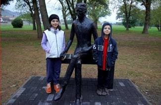 Uz novu pješačku stazu otkrivena skulptura Nikole Tesle