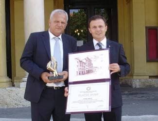 Rich osvojio "Zlatne ruke" i najavljuje nova zapošljavanja
