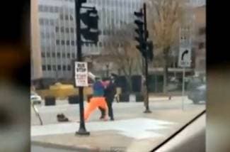 Koliko treba američkih policajaca da privedu jednog klauna?