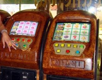 Konobar potrošio utržak na pokeru pa provalio u aparat