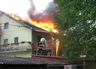 Gorjela obiteljska kuća uz Vilu Stanišić (video)