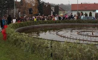 Pleternica: Uređen adventski vijenac oko kružnog toka
