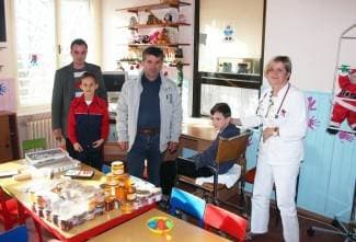 Nije sve u profitu: Pčelari poklonili 60 teglica meda djeci u bolnici