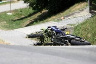 36-godišnji motociklist u zavoju udario u ogradu i sletio s ceste