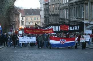 Prosvjedi u 13 gradova: Tisuću ljudi marširalo Zagrebom