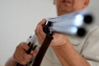 Pakrački Rambo napao voćnjak s dvije puške