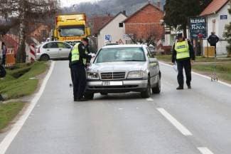 Mercedesom naletio na 9-godišnjeg dječaka i teško ga ozlijedio
