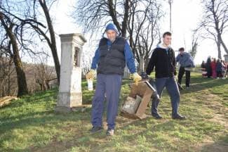 Pokazali dobar primjer: Franjevci očistili Kalvariju od smeća (foto)