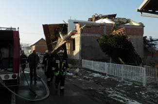 Kuća odletjela u zrak, jedna osoba ozlijeđena (foto)
