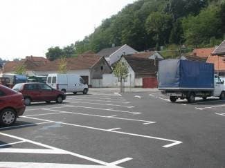 Završeno uređenje parkirališta iza gradske kuće (foto)