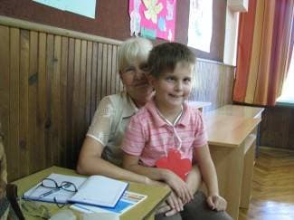 Marija (8) će uz asistenticu lakše svladati školsko gradivo