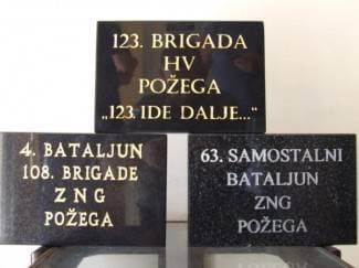 Spomen kamenje ugrađeno u zid sjećanja