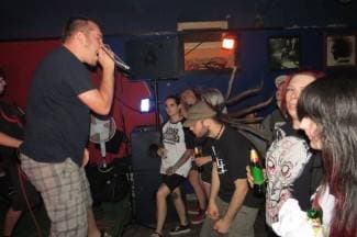 Požežani, birajte: Koncert žestokih bendova ili ljetno kino?