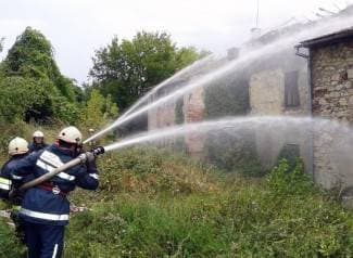 Požar lokaliziran: Izgorjelo krovište na staroj Gimnaziji (video)