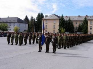 Narednik udaljen s dužnosti jer je nogom udario ročnicu