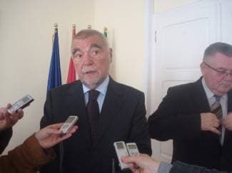 Mesić o kampanji: Otvaraju se nepostojeće teme