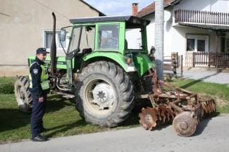 Policija jučer kaznila devet traktorista