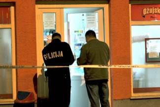 Ušao u trgovinu, izvadio pištolj i prijetio prodavačici