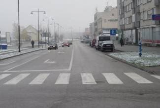 U naletu automobila ozlijeđena pješakinja (38)