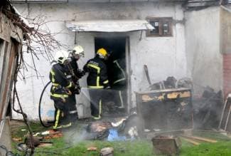 Požar izbio na dimnjaku, vatra se proširila na cijeli stan (foto)