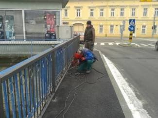 Postavlja se nova ograda na Velikom mostu