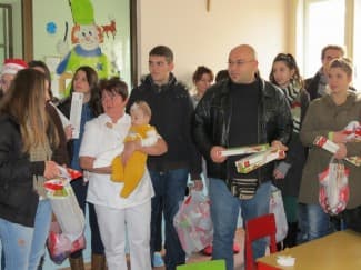Mladi iz Jakšića i Kuzmice razveselili djecu u bolnici (video)