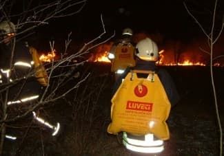 Zapalio se divlji deponij, izgorjela piljevina i plastika