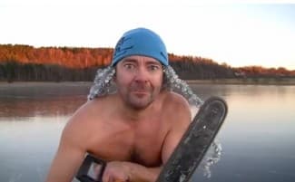 Je li ovo najluđa božićna čestitka ikad snimljena? (video)