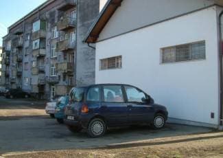 Maskirani pljačkaš joj prijetio bocom s kiselinom