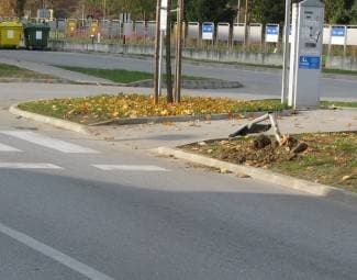 Sletio s ceste i udario u prometni znak u Cirakijevoj