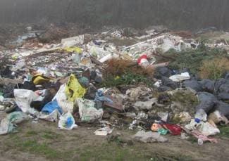 Divlji deponij uz Pakru čeka proljeće i sanaciju (foto)