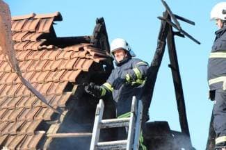 Zapalio se stari štagalj sa sijenom; vatrogasci ugasili požar u Grabarju