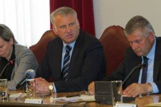 Lucić, Ronko, Puljašić, Lojza, Neferović, Šolić .......
