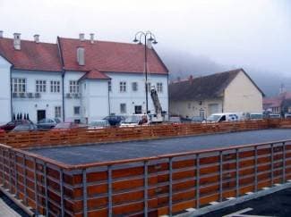 Klizalište i Božićni sajam iza Gradske kuće
