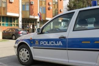Vozio pijan pa sletio s ceste