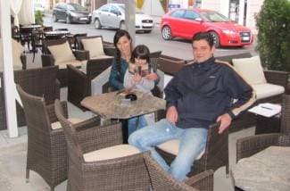 ¨Vratite mi stolice. Ništa neću pitati i platit ću vam 500 kuna!¨
