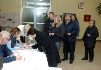 Zbog križa vikali na članove izbornog odbora